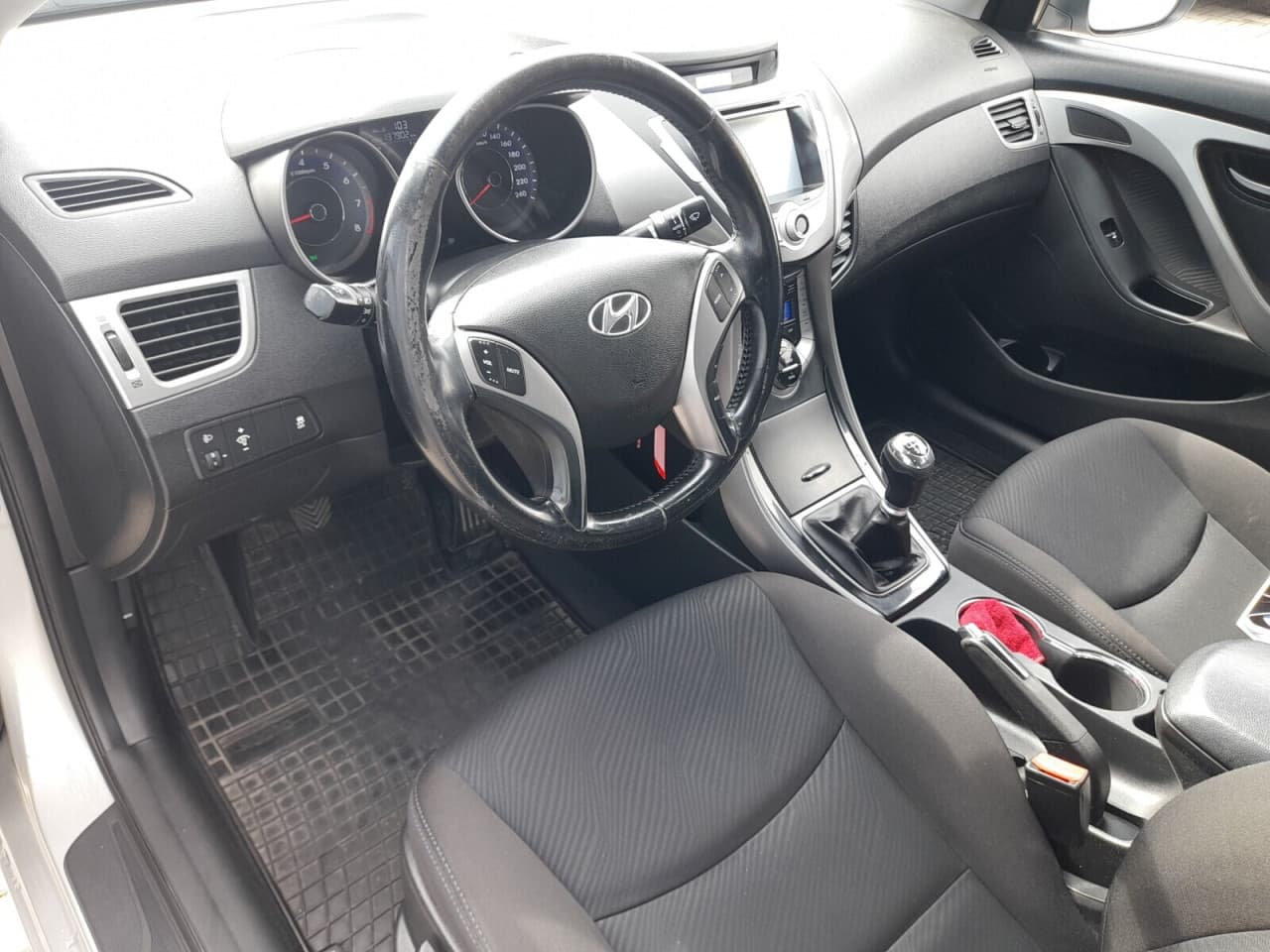 Hyundai Elantra - zdjęcie 11